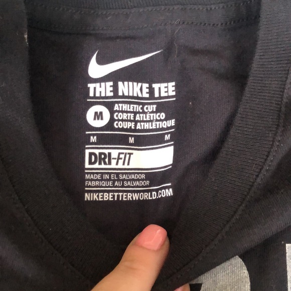 Nike Dri Fit Workout Shirt Size Medium - Picture 3 of 3